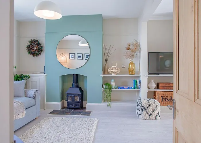 Stunning Townhouse With Large Garden - Sleeps 8!