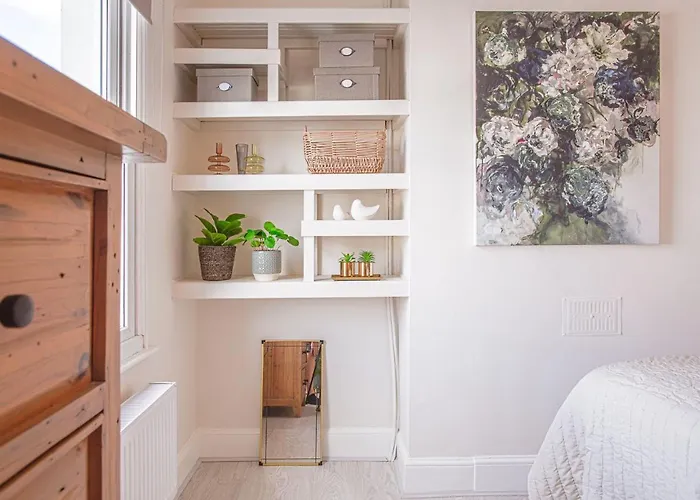 Stunning Townhouse With Large Garden - Sleeps 8!