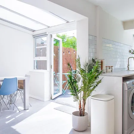 Stunning Townhouse With Large Garden - Sleeps 8! Villa Cheltenham Exterior photo
